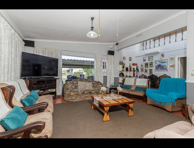 5 BEDROOM HOUSE FOR SALE IN CLIFFDALE